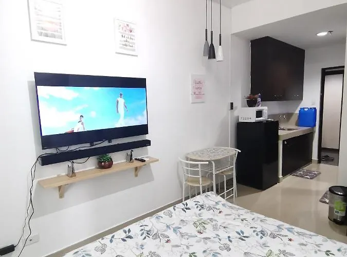 F Mandaluyong Staycation Hotel *
