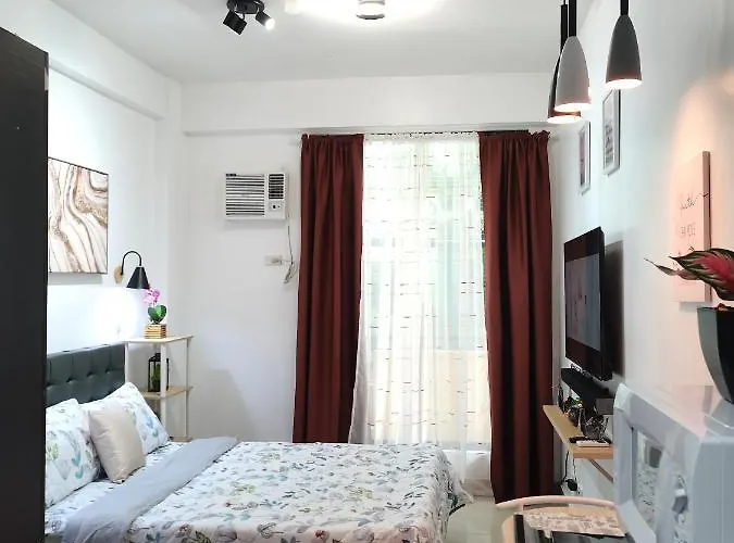 F Mandaluyong Staycation Hotel *