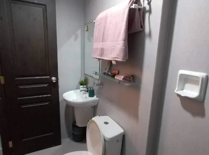 F Mandaluyong Staycation Hotel *