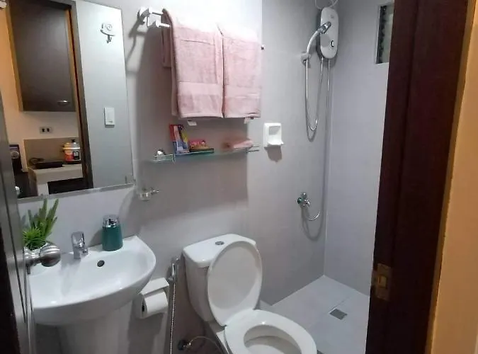 F Mandaluyong Staycation Hotel Manila